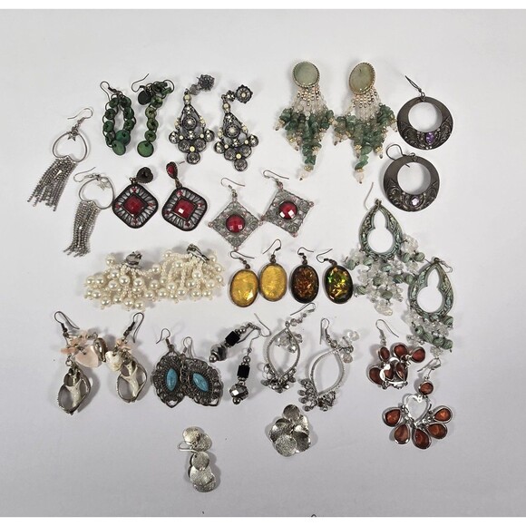 Wearable Jewelry Lot Vintage to Modern Earrings Necklaces Bracelets Rings 2.5 LB - Picture 4 of 8